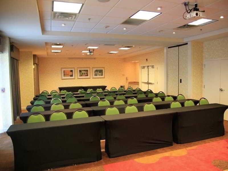 Hilton Garden Inn Savannah Airport Бизнес снимка